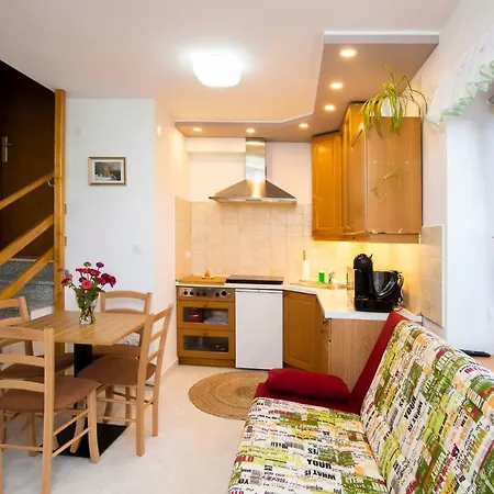 Village House St. Michael 아파트 포스토이나